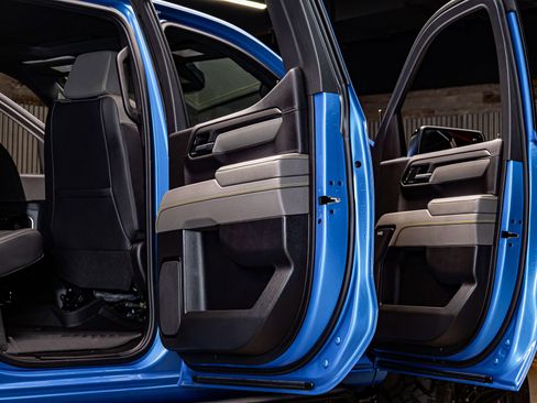 Used 2025 Chevrolet Silverado 1500 ZR2 w/ Technology Package image 33