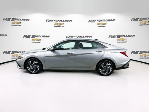 Used 2025 Hyundai Elantra SEL FWD image 4