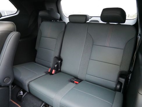 New 2026 GMC Acadia AT4 w/ Luxury Package image 8