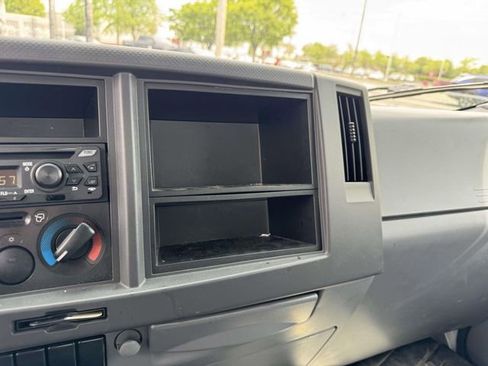 Used 2020 Isuzu NPR RWD image 33