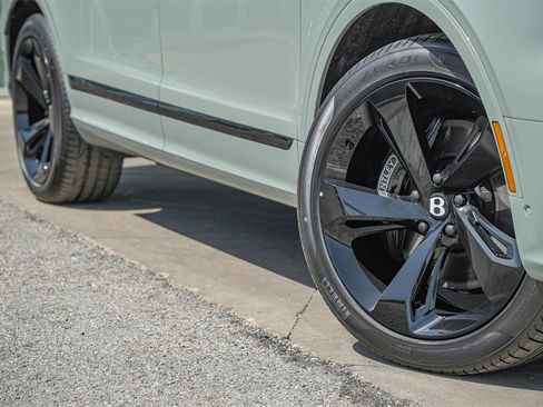 New 2025 Bentley Bentayga Extended Wheelbase image 6