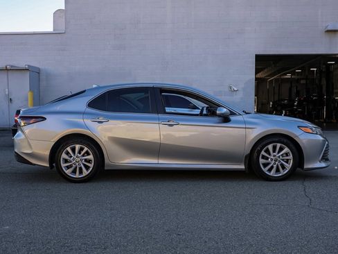 Used 2022 Toyota Camry LE image 3