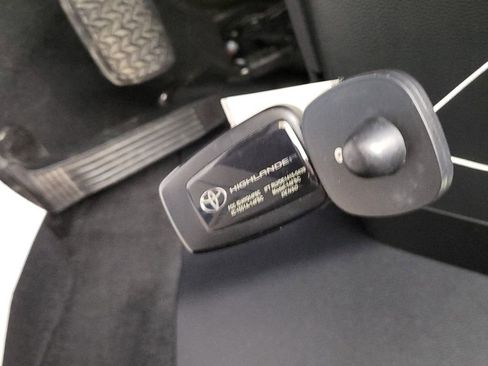 Used 2022 Toyota Highlander XSE image 13