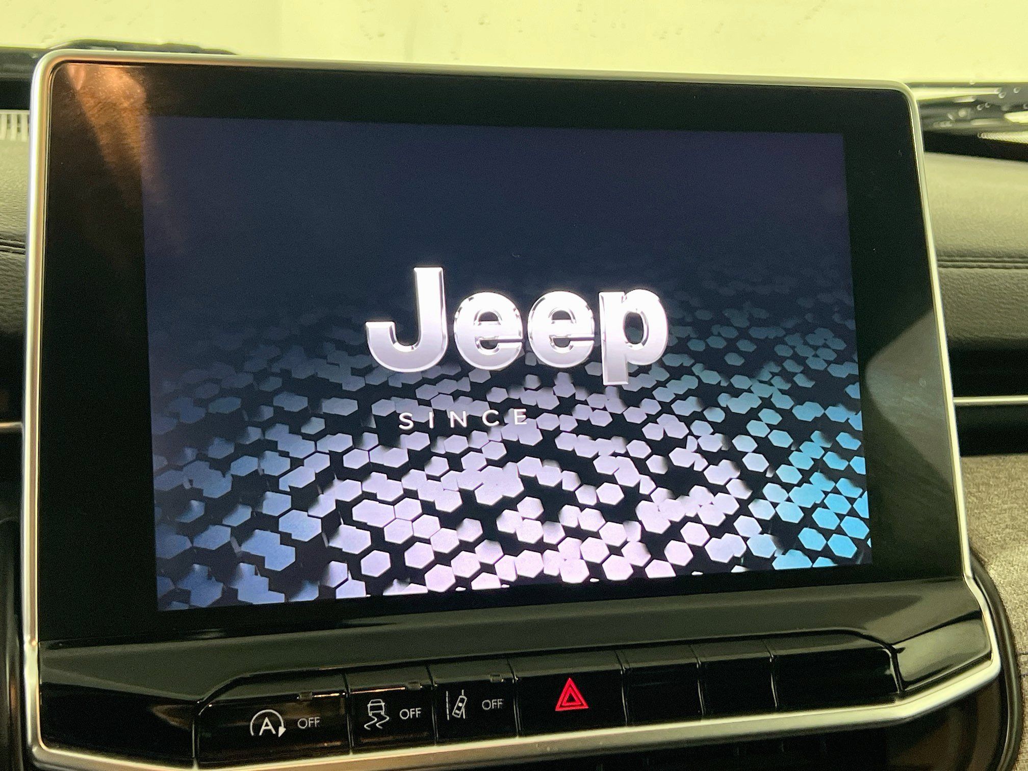 Used 2024 Jeep Compass Latitude AWD/4WD image 25