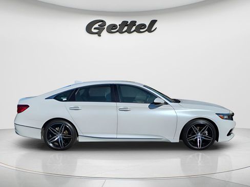 Used 2022 Honda Accord Touring image 3