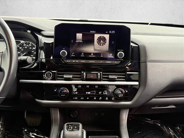Used 2024 Nissan Pathfinder SV FWD image 18