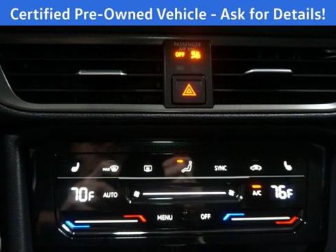 Certified 2025 Volkswagen Taos SE image 18