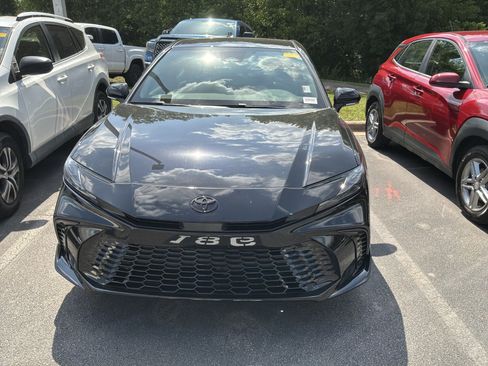 Used 2026 Toyota Camry Hybrid FWD image 37