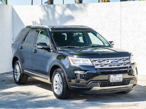 Used 2018 Ford Explorer XLT w/ Equipment Group 201A AWD/4WD image 3