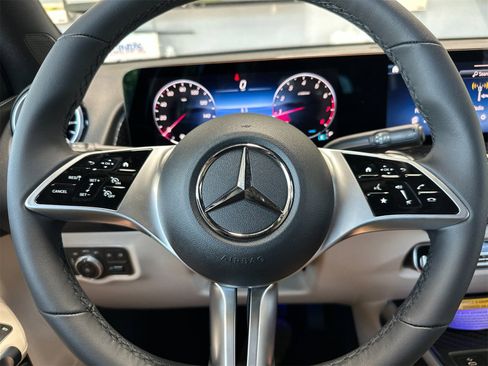 New 2025 Mercedes-Benz GLB 250 4MATIC image 24