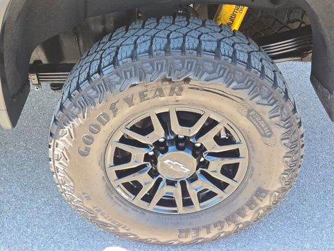 Used 2024 Chevrolet Silverado 2500 ZR2 w/ Technology Package AWD/4WD image 11