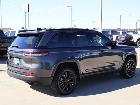 New 2025 Jeep Grand Cherokee Altitude image 7