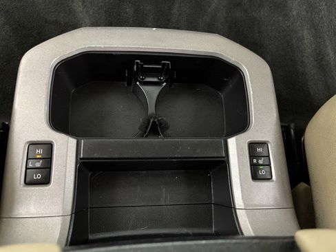 Used 2017 Toyota Sequoia Platinum RWD image 44