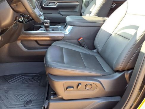 Used 2025 Chevrolet Silverado 1500 LT Trail Boss w/ Convenience Package II AWD/4WD image 24