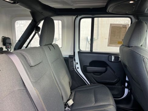 Used 2025 Jeep Wrangler Sport S image 36