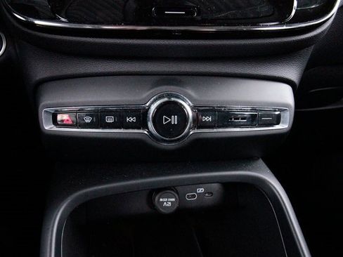 Certified 2025 Volvo XC40 B5 Plus image 12