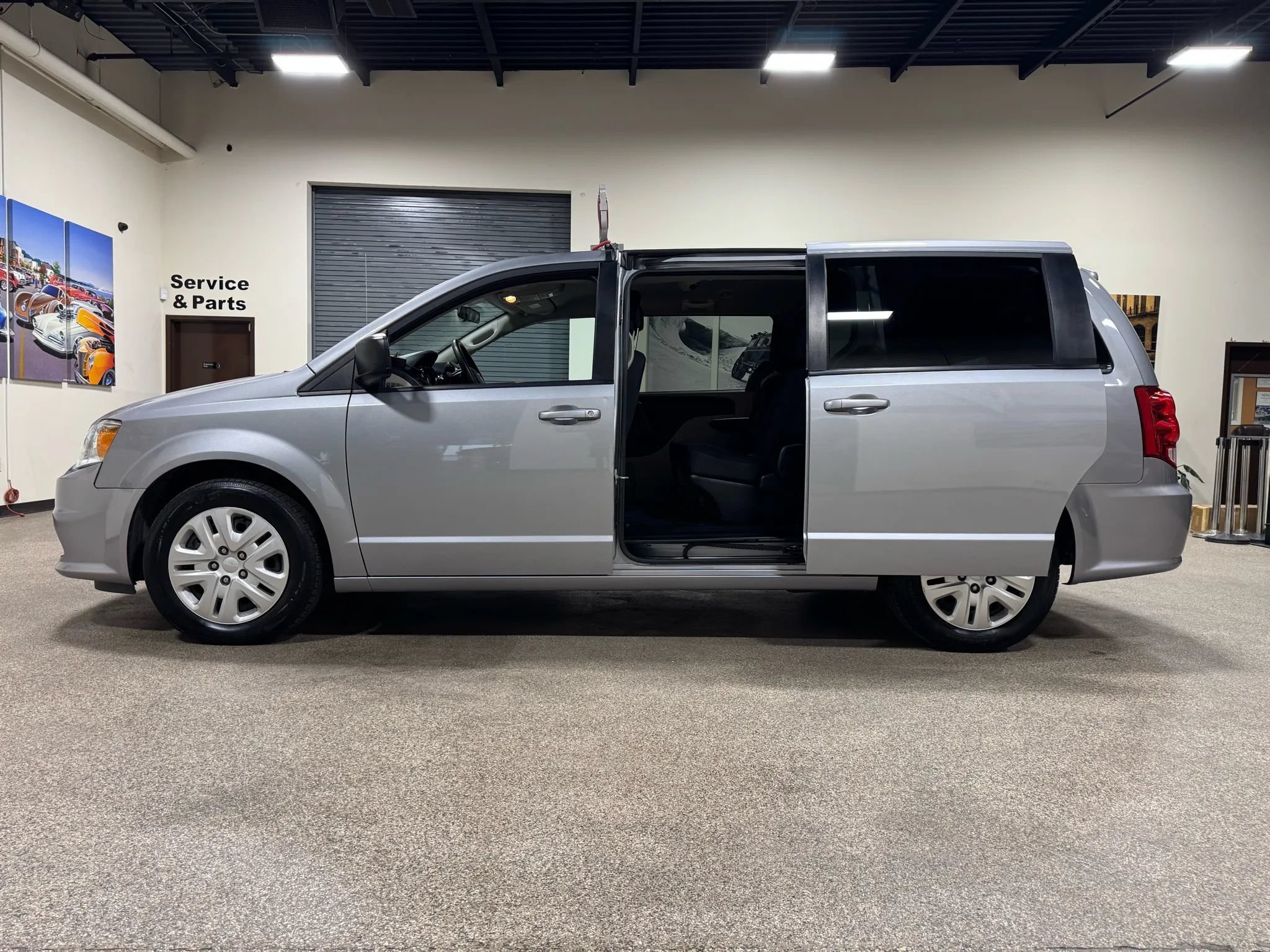 Used 2018 Dodge Grand Caravan SE FWD image 22