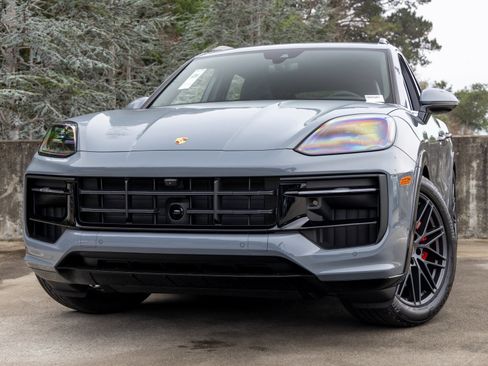 New 2026 Porsche Cayenne GTS image 7