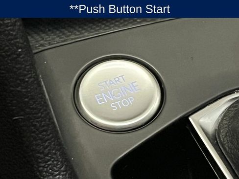 Certified 2022 Volkswagen Taos SE w/ Panoramic Sunroof Package image 15