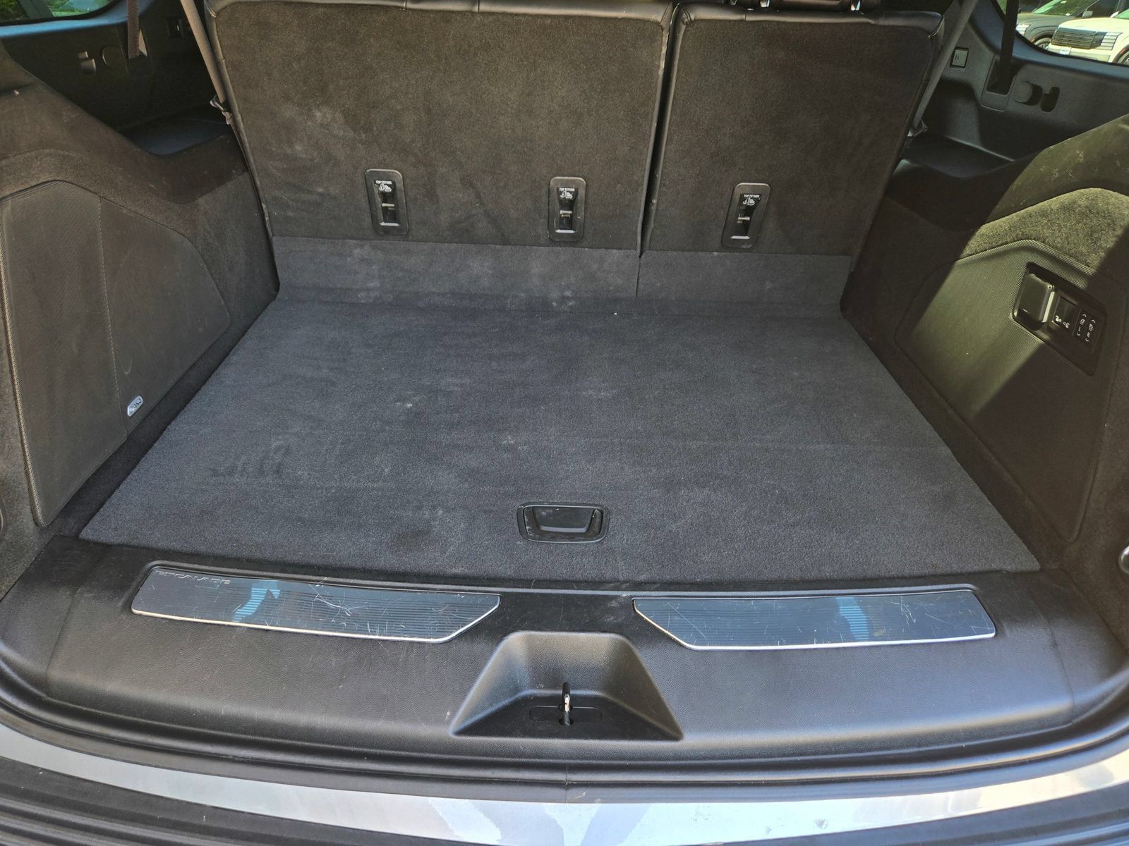 Used 2023 Cadillac Escalade ESV Luxury RWD image 29