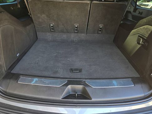 Used 2023 Cadillac Escalade ESV Luxury RWD image 29