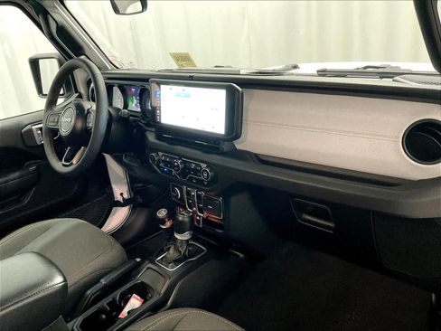 Used 2024 Jeep Wrangler Willys AWD/4WD image 14