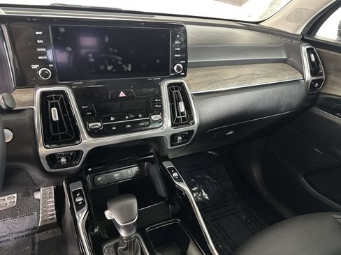 Certified 2023 Kia Sorento SX Prestige image 4