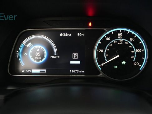 Used 2025 Nissan Leaf S image 7