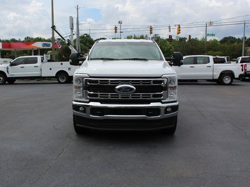 Used 2023 Ford F250 XLT w/ FX4 Off-Road Package AWD/4WD image 6