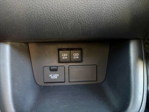 Used 2019 Toyota Highlander XLE AWD/4WD image 12