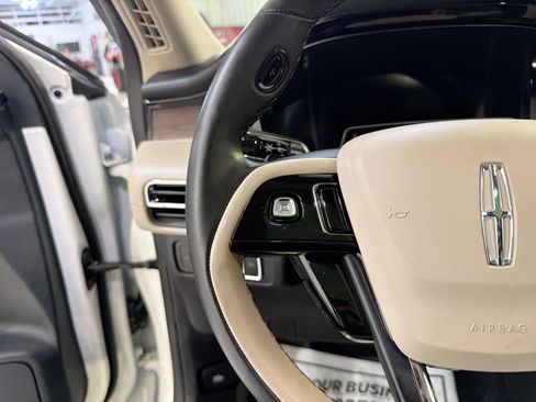 Used 2025 Lincoln Corsair Reserve w/ Equipment Group 202A image 14