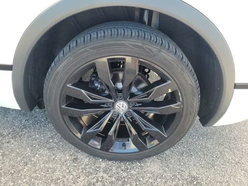 Used 2021 Volkswagen Tiguan SE R-Line AWD/4WD image 8