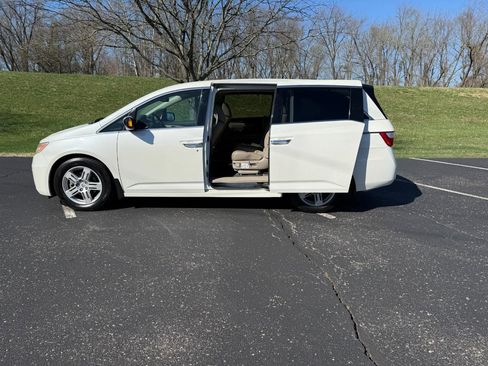 Used 2013 Honda Odyssey Touring image 10
