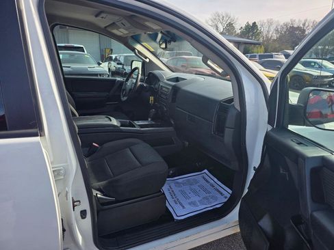 Used 2012 Nissan Titan SV w/ SV Value Truck Pkg image 9
