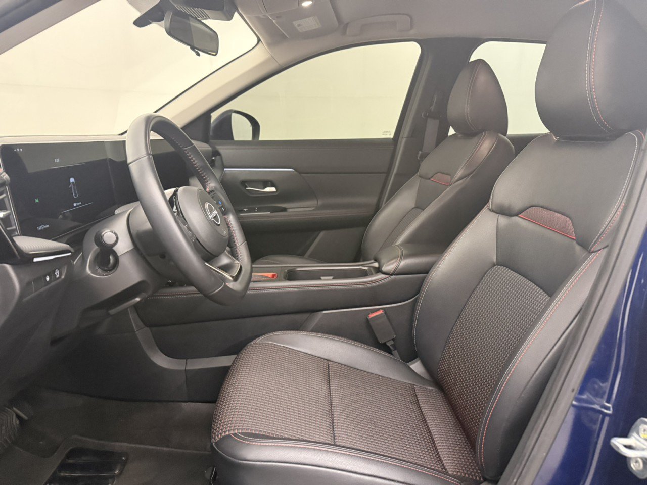 Used 2025 Nissan Kicks SR FWD image 14