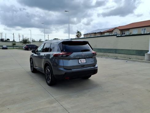 Used 2024 Nissan Rogue SV w/ SV Premium Package FWD image 3
