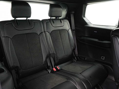 Used 2023 Jeep Grand Cherokee L Laredo image 13