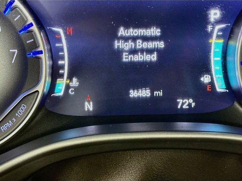 Used 2018 Chrysler Pacifica Touring-L w/ Advanced Safetytec Group FWD image 19