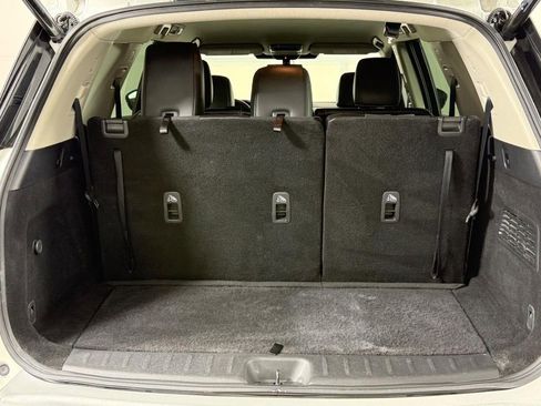 Used 2024 Nissan Pathfinder SL w/ Black Appearance Package FWD image 8