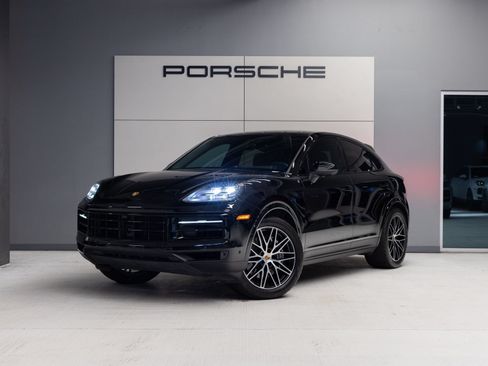 Certified 2024 Porsche Cayenne Coupe AWD/4WD image 1