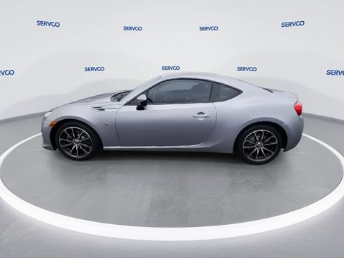 Used 2017 Toyota 86 image 5