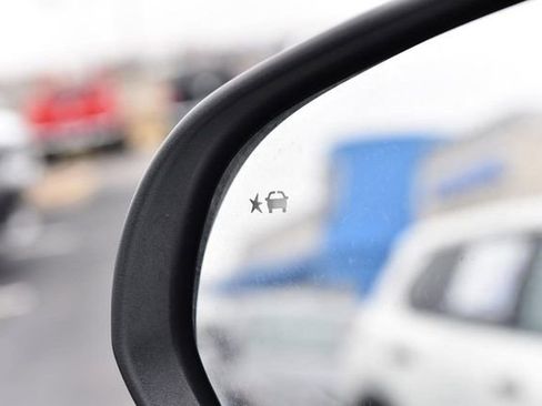 Used 2024 Buick Encore GX Sport Touring image 9