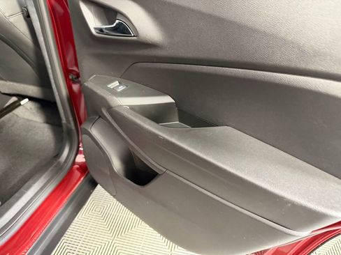 Used 2025 Chevrolet Trax LT image 29