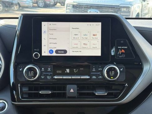 Used 2024 Toyota Highlander XLE image 70