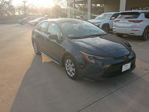 Used 2025 Toyota Corolla LE image 6