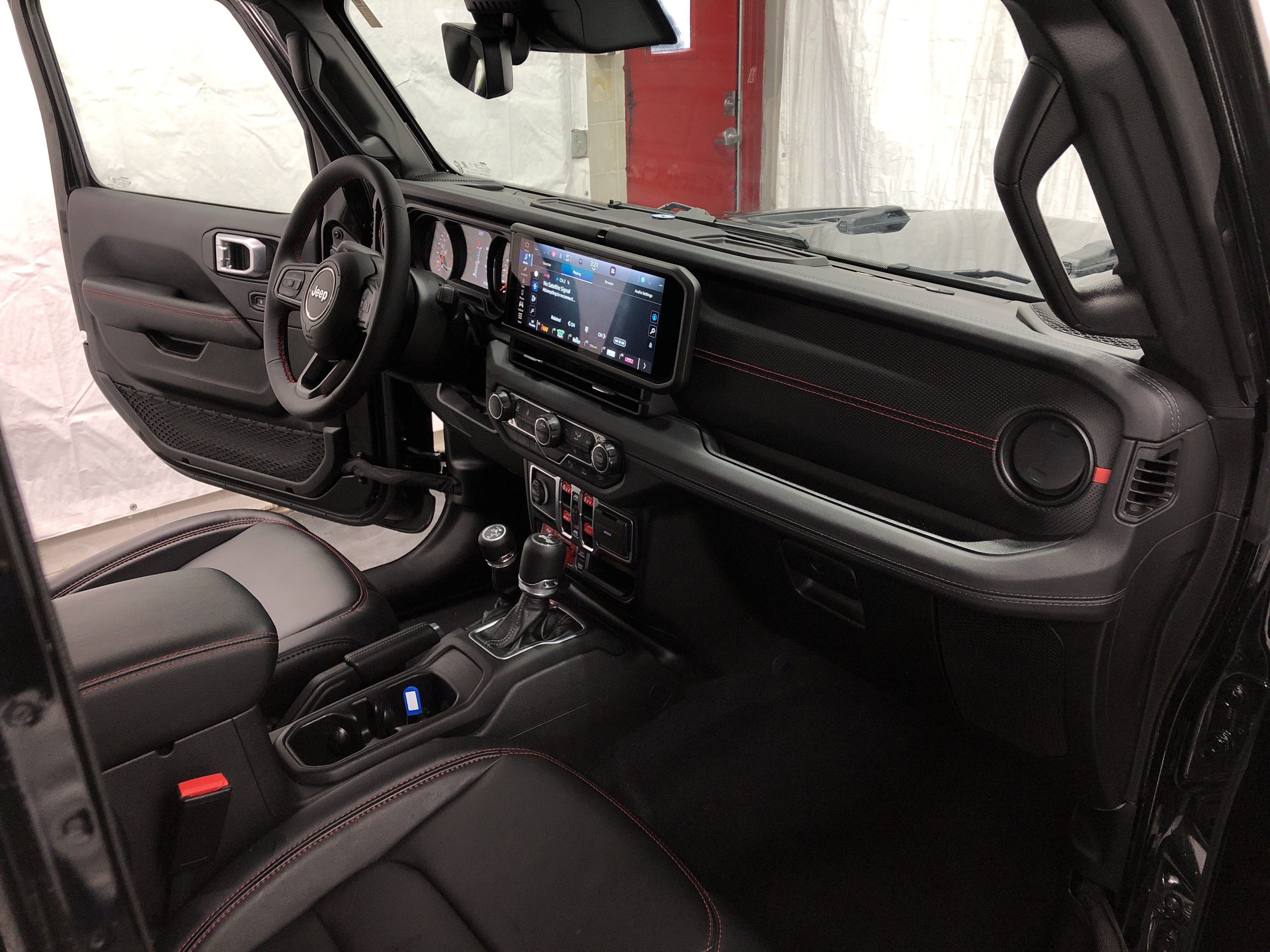 Certified 2024 Jeep Wrangler Unlimited Rubicon AWD/4WD image 15