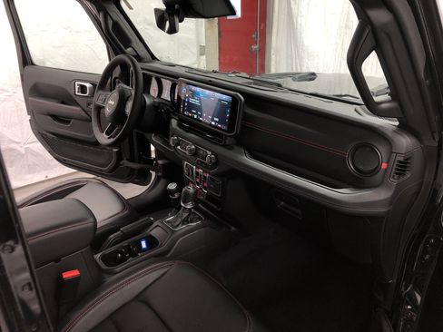 Certified 2024 Jeep Wrangler Unlimited Rubicon AWD/4WD image 15