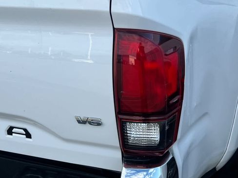 Used 2019 Toyota Tacoma SR5 RWD image 18