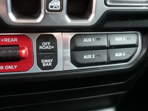 Used 2021 Jeep Wrangler Unlimited Rubicon AWD/4WD image 32