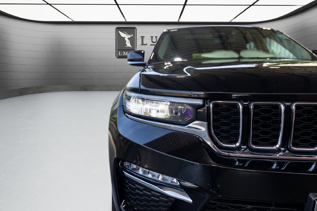 Used 2023 Jeep Grand Cherokee Limited w/ Trailer Tow Prep Group (B) AWD/4WD image 14